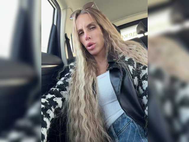 blondinochkaa's BongaCams show and profile