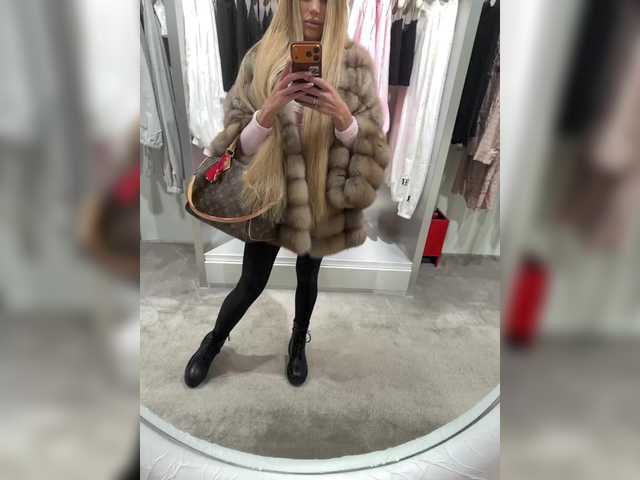 blondinochkaa's BongaCams show and profile