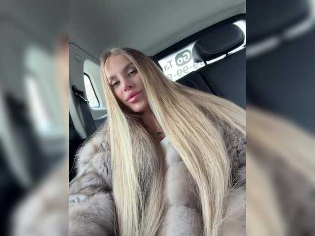 blondinochkaa's BongaCams show and profile