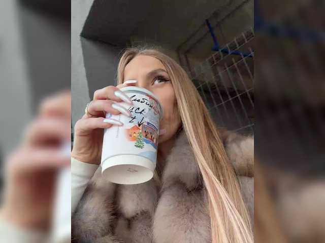 blondinochkaa Live Cam on BongaCams