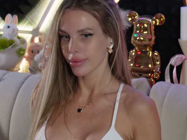 blondinochkaa's BongaCams show and profile