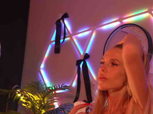 blondinochkaa Live Webcam on BongaCams