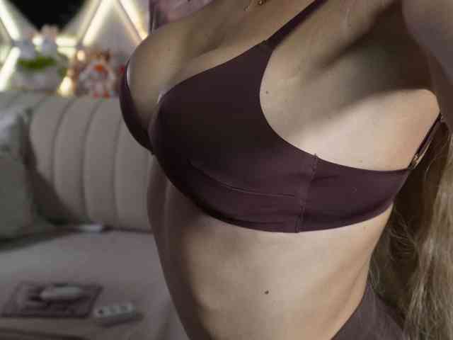 blondinochkaa Live Webcam on BongaCams