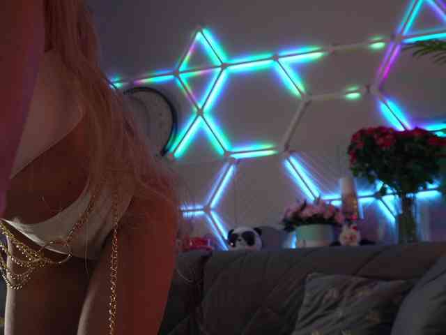 blondinochkaa Live Webcam on BongaCams