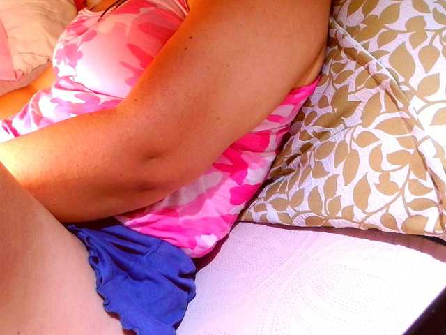 lucyLUxxx's BongaCams show and profile