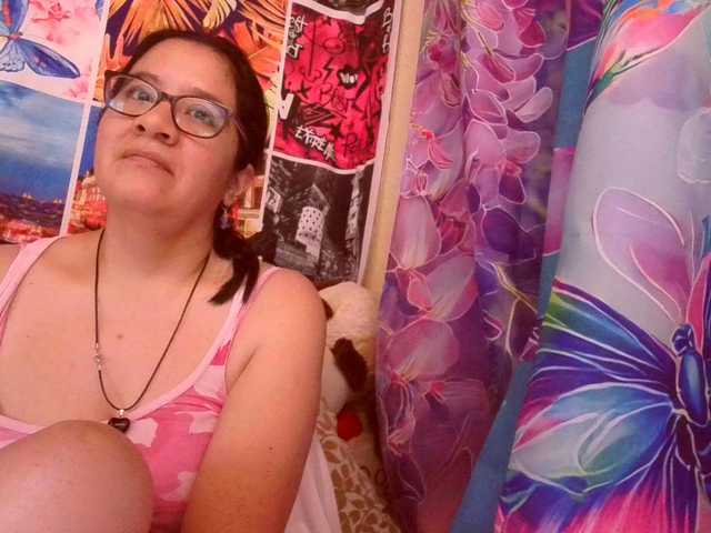 lucyLUxxx's BongaCams show and profile