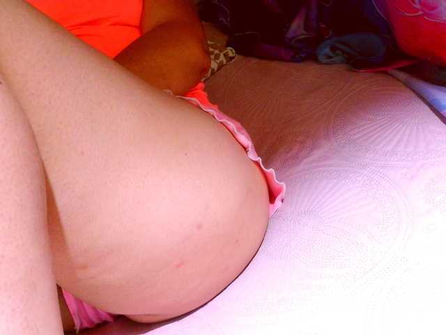 lucyLUxxx's BongaCams show and profile