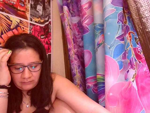 lucyLUxxx's BongaCams show and profile