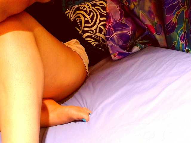 lucyLUxxx's BongaCams show and profile