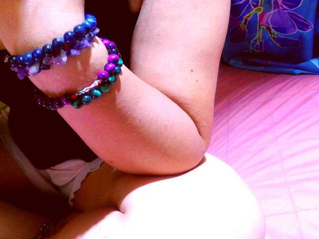 lucyLUxxx's BongaCams show and profile