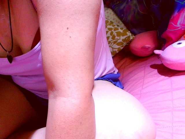 lucyLUxxx's BongaCams show and profile