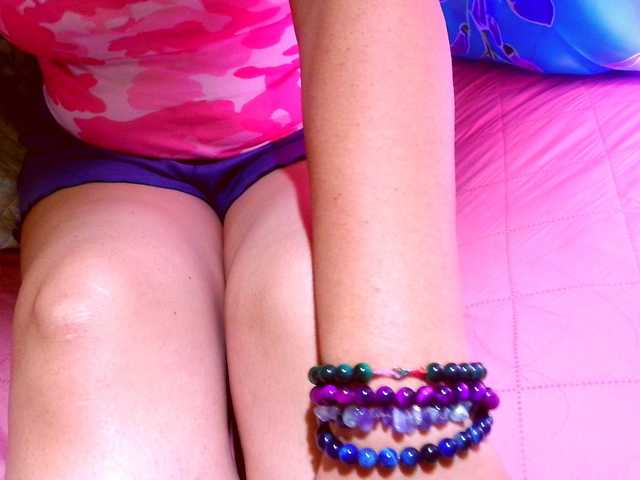 lucyLUxxx's BongaCams show and profile