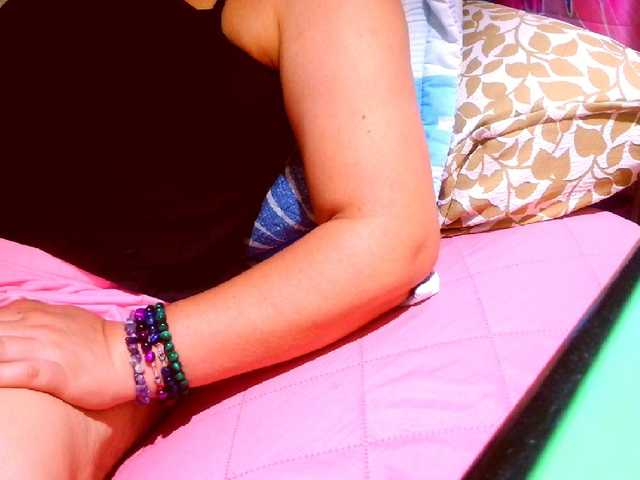 lucyLUxxx's BongaCams show and profile