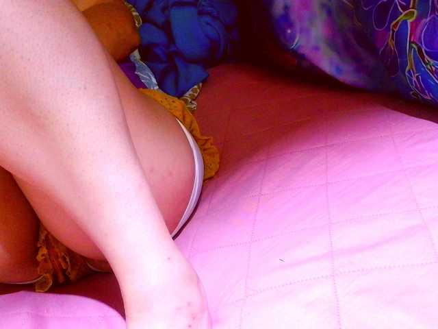 lucyLUxxx's BongaCams show and profile