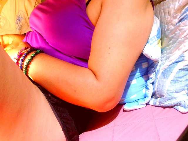 lucyLUxxx's BongaCams show and profile