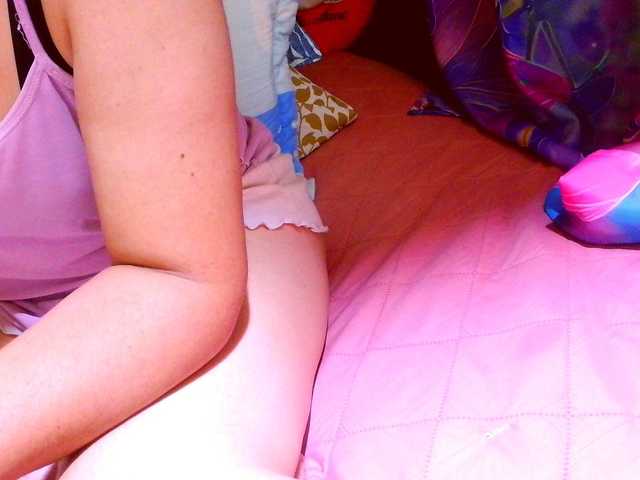 lucyLUxxx's BongaCams show and profile