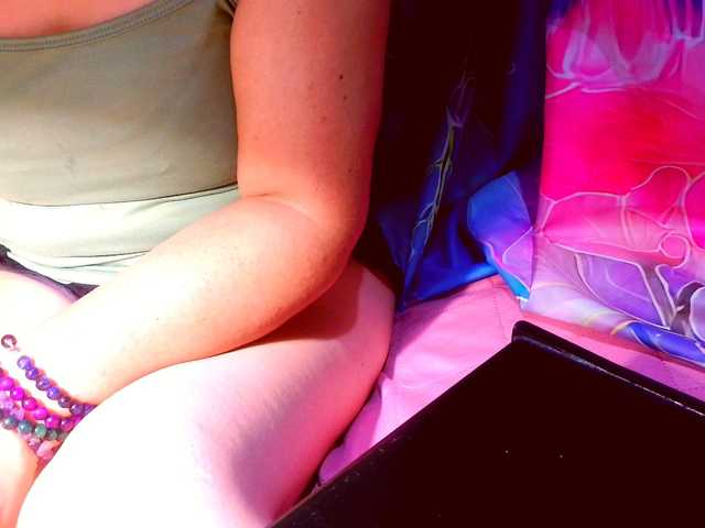 lucyLUxxx live cam profile