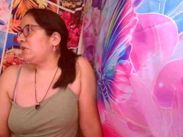 lucyLUxxx Live Webcam on BongaCams