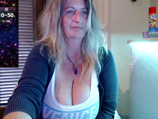 JennaDeluxe's BongaCams show and profile