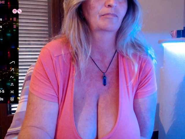 JennaDeluxe's BongaCams show and profile