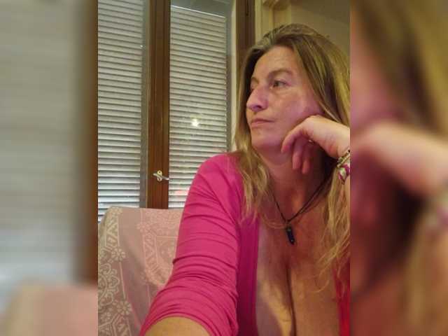 JennaDeluxe's BongaCams show and profile