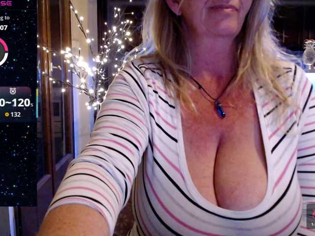 JennaDeluxe's BongaCams show and profile