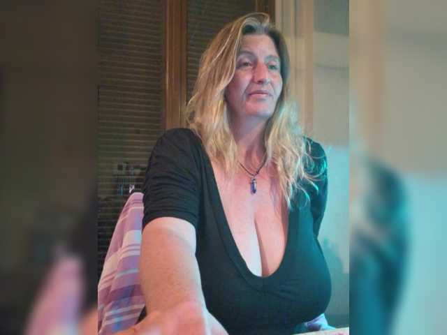 JennaDeluxe's BongaCams show and profile