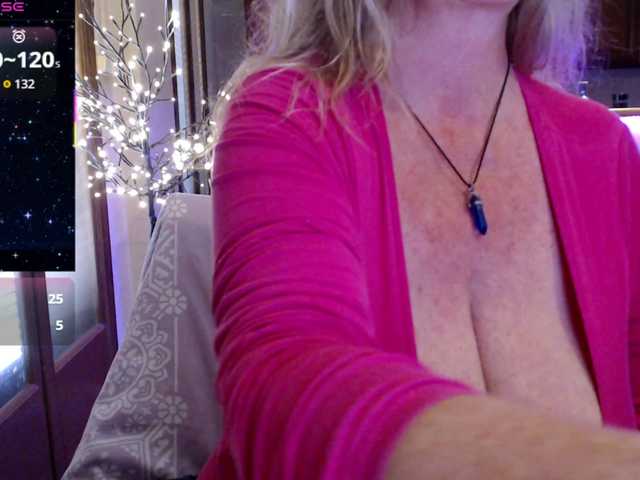 JennaDeluxe's BongaCams show and profile