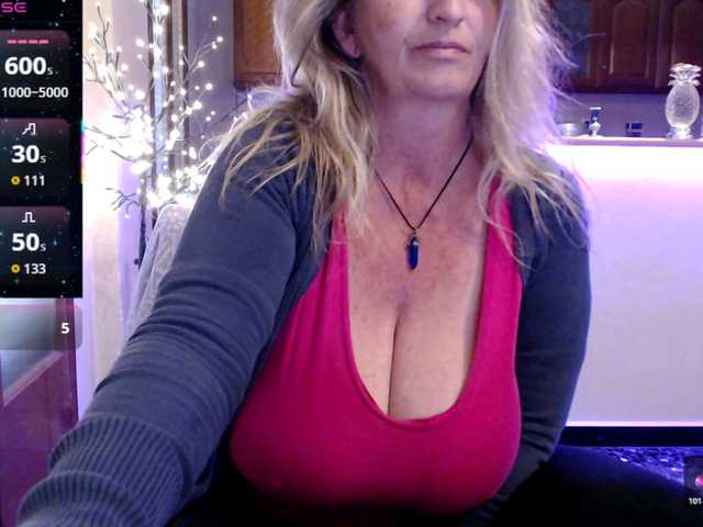 JennaDeluxe's BongaCams show and profile