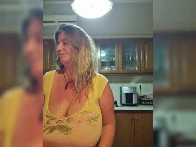 JennaDeluxe's BongaCams show and profile