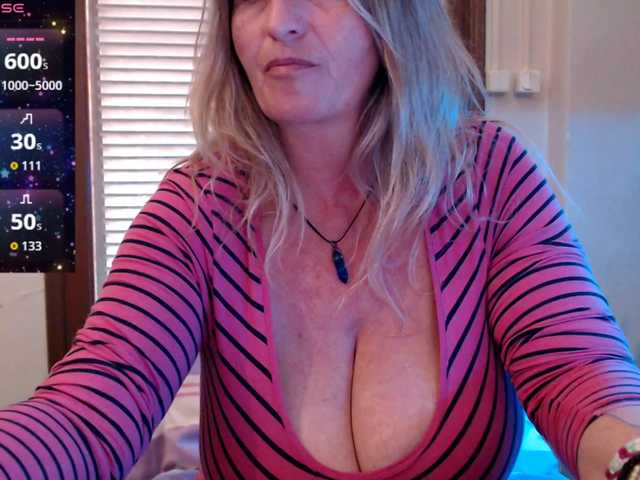 JennaDeluxe's BongaCams show and profile