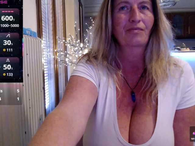 JennaDeluxe's BongaCams show and profile