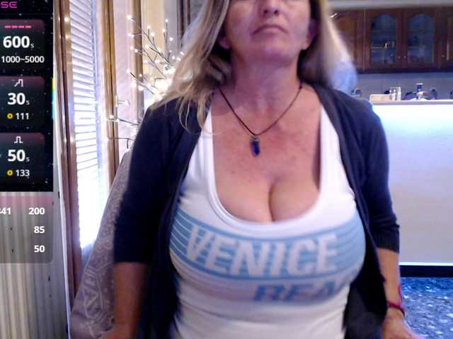 JennaDeluxe's BongaCams show and profile