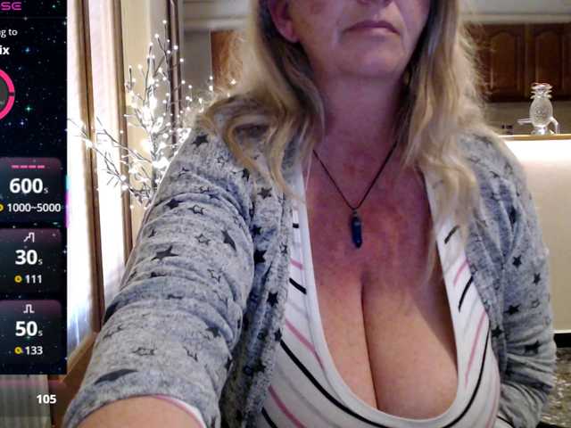 JennaDeluxe's BongaCams show and profile