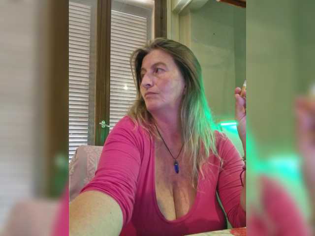 JennaDeluxe's BongaCams show and profile