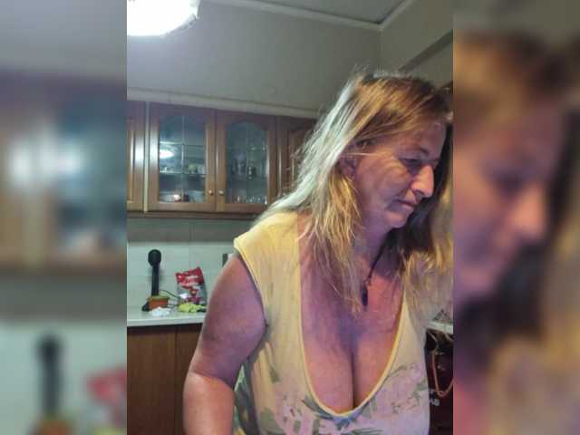 JennaDeluxe's BongaCams show and profile