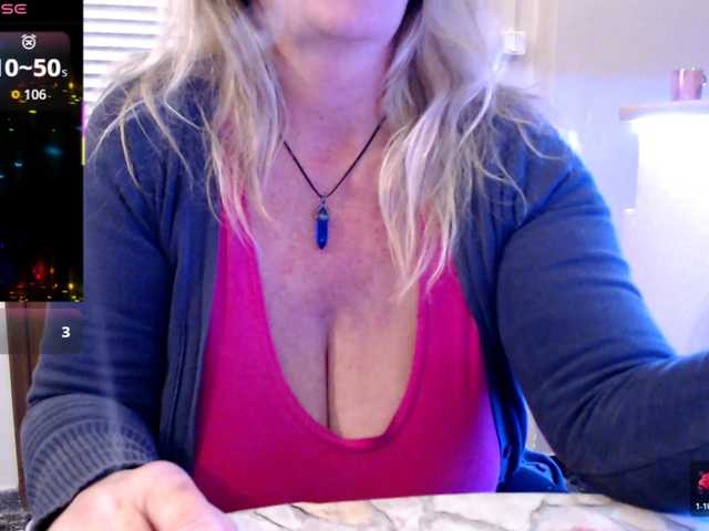 JennaDeluxe's BongaCams show and profile