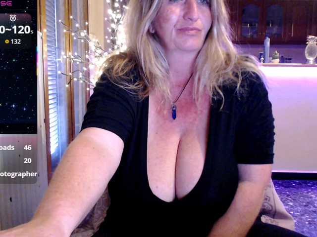 JennaDeluxe's BongaCams show and profile