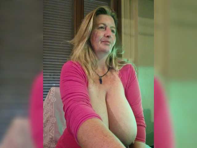 JennaDeluxe's BongaCams show and profile