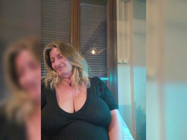 JennaDeluxe's BongaCams show and profile