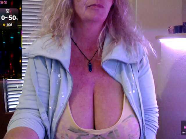 JennaDeluxe's BongaCams show and profile