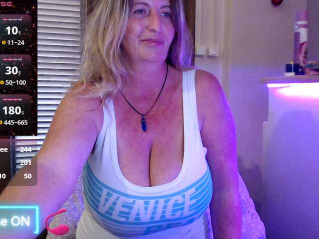 JennaDeluxe's BongaCams show and profile