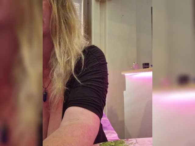 JennaDeluxe's BongaCams show and profile