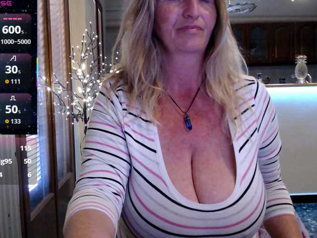 JennaDeluxe's BongaCams show and profile