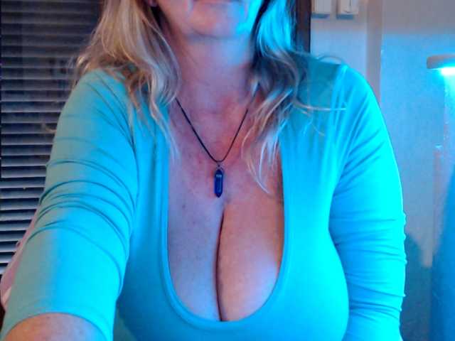 JennaDeluxe's BongaCams show and profile