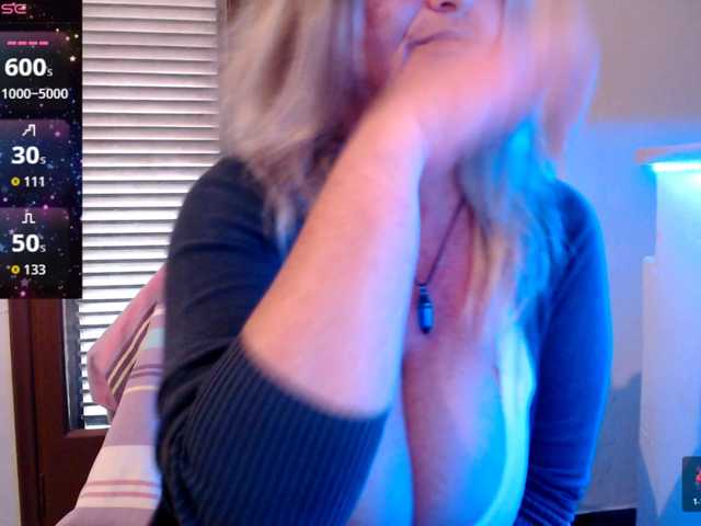 JennaDeluxe's BongaCams show and profile