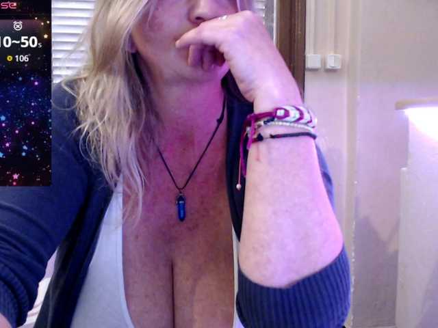 JennaDeluxe's BongaCams show and profile