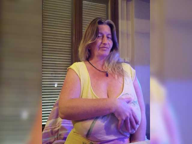 JennaDeluxe's BongaCams show and profile