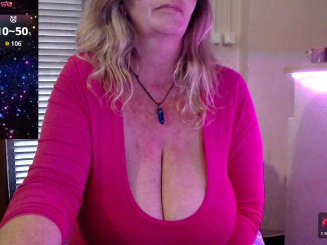 JennaDeluxe's BongaCams show and profile