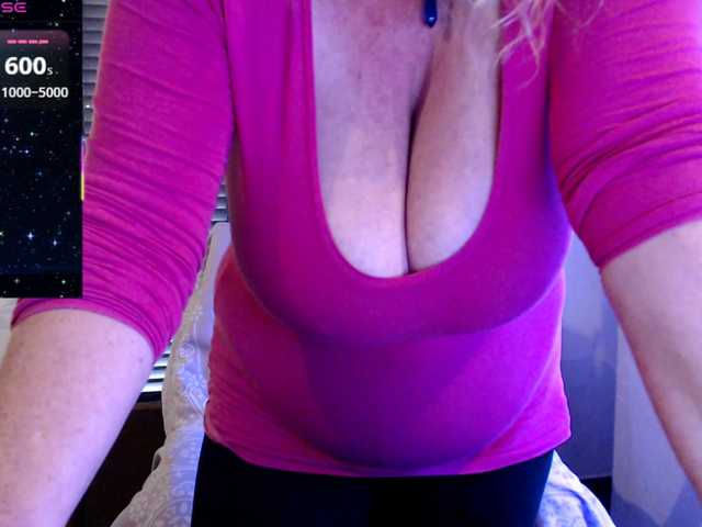 JennaDeluxe's BongaCams show and profile